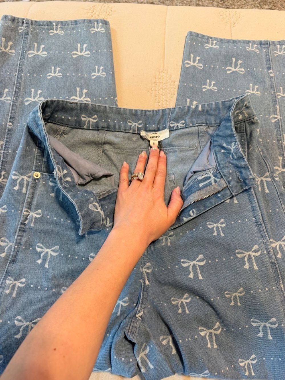 entro Light Blue Denim Barrel Jeans with White Bow Print - Picture 7 of 8